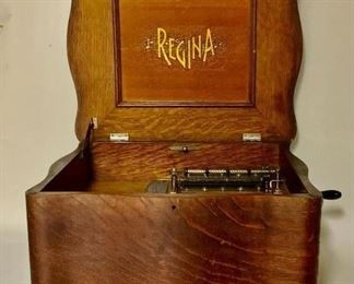 AMERICAN REGINA DISC MUSIC BOX. Regina was the largest producer of table top models built.    Beautiful oak cabinet done with a serpentine style with  original finish on cabinet