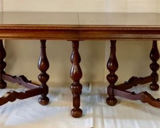 Midwest Furniture and Chair Co. St. Joseph, Mo. Manufacturers of Dining Room suits, William and Mary Style Dining Table Originally Purchased from Munn Bros. Furniture, Houston, TX