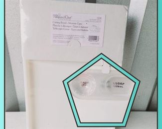 Pampered Chef 1028  Cutting Board With Built In Measuring Cups  New