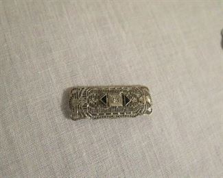 10k gold filigree bar pin.
