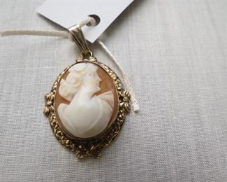 Antique 10k gold carved shell cameo.