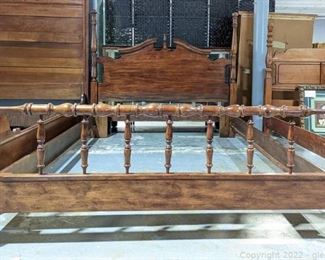 Solid Wood 4 Post Spindle Queen Size Bed Frame