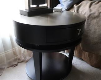 66   this  is  the  round  table  being  sold  with  the  table  in  the  prior photo