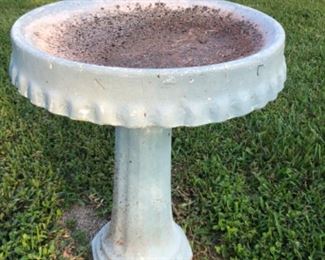 Concrete birdbath (2)