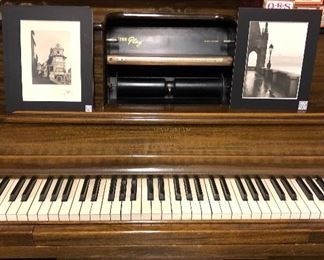 Hartman Duo player piano in fine working condition 