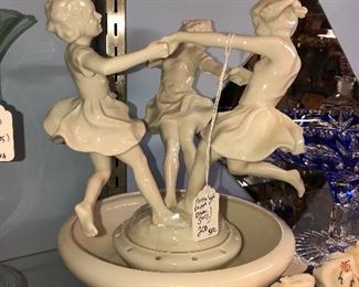 Hutschenreuther dancing children flower frog 