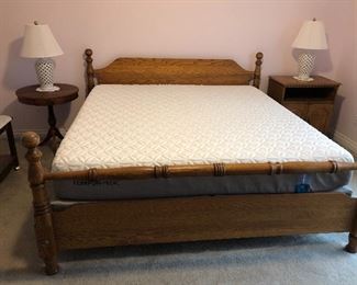 King sized bed: Oak frame, Tempurpedic mattress and box spring in excellent condition