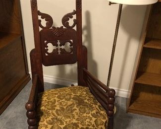 Antiques-turn of the century Oak chair