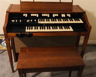 Hammond organ Model L122-working order with Leslie organ speaker
