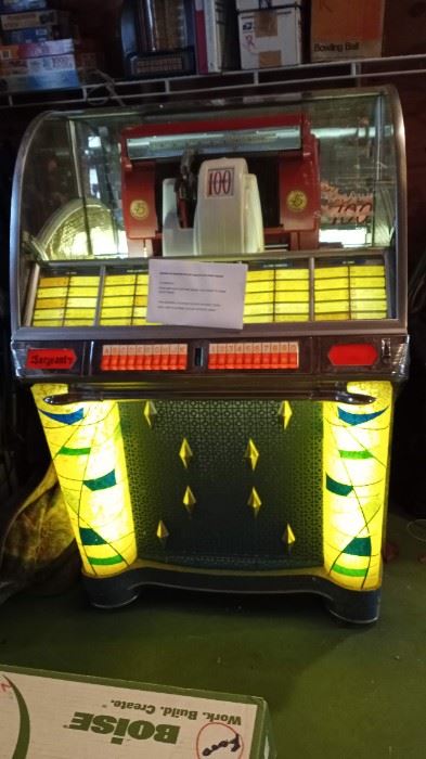 01 Jukebox And Records