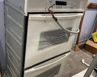 Whirlpool double oven has cabinet 