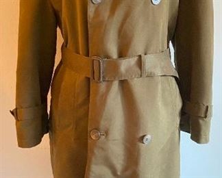 Brooks Brothers Trench Coat With Removable Liner, Size Men's Small
Lot #: 6