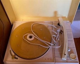 Vintage Zenith Portable Phonograph Listen to your 45's!!