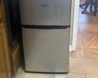 small whirlpool fridge/freezer - studio apt / camper size about 3' tall 