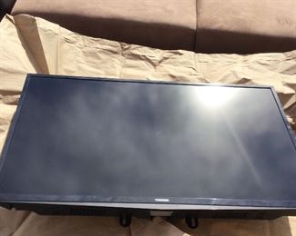 42Inch Toshiba TV with Wall Mount