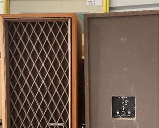 Realistic Nova6 Speakers