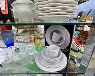 Beautiful dishes for mix and matching place settings. 