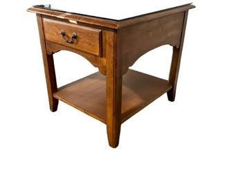 $80 USD ETHAN ALLEN Country Crossings Lamp End Table B with drawer 17-8413 Cinnamon- HOP104-J03 (ALL OFFERS CONSIDERED) Description: Great quality classic table made by Ethan Allen. Single drawer with carved apron along with an additional lower open shelf for extra storage.
Dimensions: 26 X 22 X 24
Location: Local pick up Portland, OR. Shipper suggestions available upon request. https://goodbyhello.com/products/copy-of-three-tiered-side-table-hop104-j02?_pos=76&_sid=b59973e88&_ss=r
