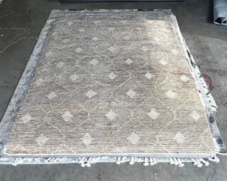 $320 USD 8 x 10 Hand Knotted Diamond Patterned Area Rug Camel/CreamHOP104-R9 ALL OFFERS CONSIDERED Description: It is vital to consider rugs in your core area as it augments the space and also provides a soothing pat to your foot. This rug is an ideal choice in many cases as you don't have to put forth tons of decors to smarten your rooms. Create a tranquil ambiance in your living room with this impressive rug.
Dimensions: 8 x 10 ft.
Local pick up Portland, OR. Contact us for shipper suggestions https://goodbyhello.com/products/copy-of-threshold-jute-woven-camel-and-grey-area-rug-hop104-r8?_pos=98&_sid=b59973e88&_ss=r