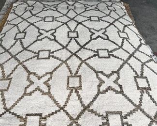 $320.00 USD 8 x 10 Cream and Taupe Area Rug HOP104-R1 ALL OFFERS CONSIDERED Description: Geometric taupe pattern on a cream field.
Dimensions: 8 x 10
Location: Local pick up Portland, OR. Contact us for shipper suggestions
Condition: Used with very minimal signs of wear expected with age. https://goodbyhello.com/products/copy-of-large-wood-open-storage-coffee-cocktail-table-hop104-124?_pos=12&_sid=2001089eb&_ss=r