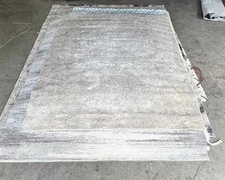 $380 USD 7'6"' x 9'6" Jaipur Living Cirque Arvo CIQ08 Silver/White Area Rug HOP104-R4 ALL OFFERS CONSIDERED Description: Muted color tones and artistically abstract patterning combine to create the transitional appeal of this power-loomed area rug. Lustrous for a luxe touch, the viscose and polyester blend lends an incredibly soft feel to this sleek white and silver accent.
Dimensions: 7'6" x 9'6"
Local pick up Portland, OR. Contact us for shipper suggestions https://goodbyhello.com/products/copy-of-jaipur-living-boheme-rhoda-boh01-orange-ivory-area-rug-hop104-r3?_pos=73&_sid=b59973e88&_ss=r