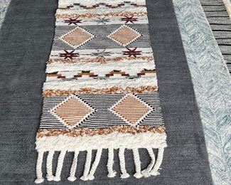 $80 USD 2'6" x 8 Tribal Design Runner- Charcoal, Cream and Orange Thick Fringe HOP104-R18 ALL OFFERS CONSIDERED Description: Bohemian in style this rug has a tribal design with earthy colors bringing a neutral yet interesting element to the room.
Dimensions: 2'6" x 8 ft.
Local pick up Portland, OR. Contact us for shipper suggestions https://goodbyhello.com/products/copy-of-tribal-design-area-rug-charcoal-cream-and-orange-thick-fringe-hop104-r17?_pos=68&_sid=00494f4c8&_ss=r