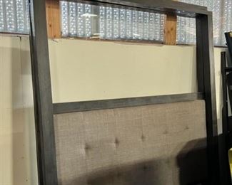 $600 USD Queen Wood Four Poster Bed with Tufted Taupe Headboard- HOP104-B13 ALL OFFERS CONSIDERED Description: The bold square posts of this canopy bed are milled and fitted with precision, and wrapped in beautiful veneer.. The taupe-tufted high headboard is upholstered in a versatile neutral fabric that has been treated for cleanability and long wear.
Dimensions: 87" H x 67.0" W x 89.50" D
Location: Local pick up SE Portland, OR. Shipper suggestions available upon request. https://goodbyhello.com/products/copy-of-coaster-chloe-upholstered-beds-queen-upholstered-bed-in-cream-hop104-b12?_pos=91&_sid=b59973e88&_ss=r