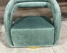 $900 Rove Concepts Mia Swivel Lounge Chair in Moonstone Velvet - HOP10411323-4 Description: Discover a sense of sophisticated luxury with the sculptural shape of this Lounge Chair - Swivel. A fresh take on the traditional lounge chair, the softly upholstered curves, and the intricate details creates a grandiose feel of modern elegance in any space. Materials: Plush Velvet
Dimensions: 30 in x 25.6 in x 30 in Color/Finish: Moonstone
Condition: Like new condition. Used only for staging purposes and in immaculate condition.
Location: Local pick up Portland, OR 97202. Contact us or go to our website and use the
"Need a shipper" tab to access our list of suggested local and national providers. https://goodbyhello.com/products/copy-of-rove-concepts-hugo-sectional-sofa-in-porpoise-hop10411323-3?_pos=5&_sid=4b46cc3a7&_ss=r