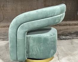 $900 Rove Concepts Mia Swivel Lounge Chair in Moonstone Velvet - HOP10411323-4 Description: Discover a sense of sophisticated luxury with the sculptural shape of this Lounge Chair - Swivel. A fresh take on the traditional lounge chair, the softly upholstered curves, and the intricate details creates a grandiose feel of modern elegance in any space. Materials: Plush Velvet
Dimensions: 30 in x 25.6 in x 30 in Color/Finish: Moonstone
Condition: Like new condition. Used only for staging purposes and in immaculate condition.
Location: Local pick up Portland, OR 97202. Contact us or go to our website and use the
"Need a shipper" tab to access our list of suggested local and national providers. https://goodbyhello.com/products/copy-of-rove-concepts-hugo-sectional-sofa-in-porpoise-hop10411323-3?_pos=5&_sid=4b46cc3a7&_ss=r