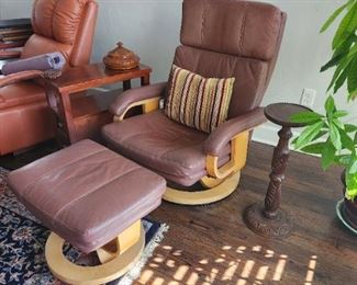 Stressless chair and ottoman 