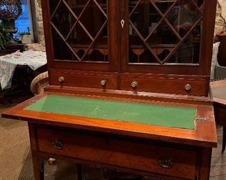 Hepplewhite Desk 500