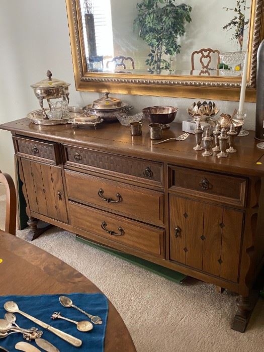 TWO NICE LADIES MOORPARK ESTATE SALE starts on 12/10/2022