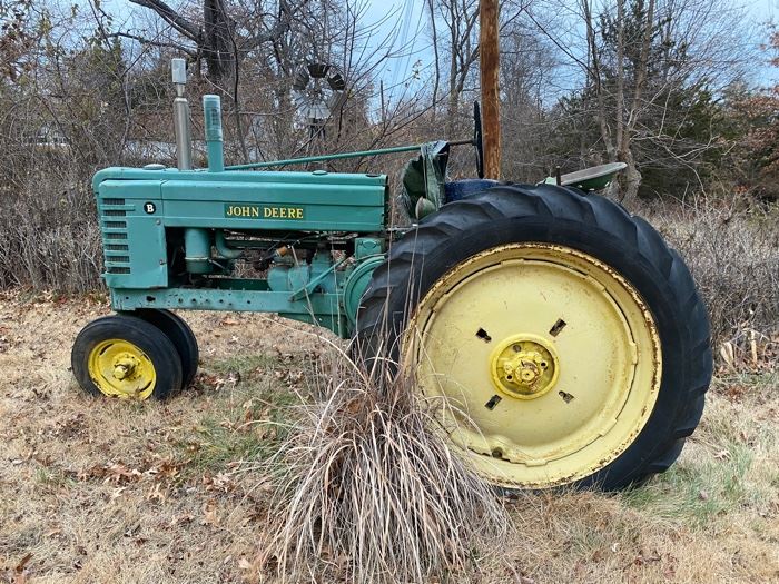 John Deere B tractor- bring trailer for removal, missing key