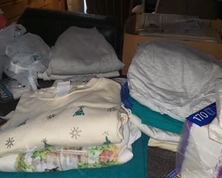 T shirts & sweatshirts 