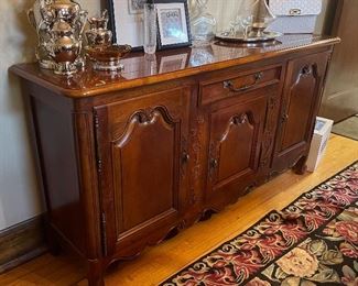 Buffet cabinet