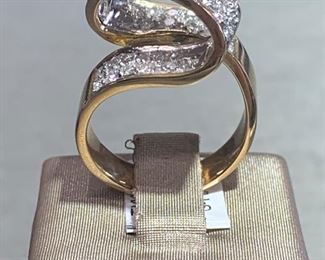 TWISTED
DIAMOND
1.00 CTW
18k yellow gold 