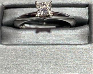 Tiffany & Co 
.33 TCW 
Platinum 