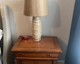 2 nightstands 