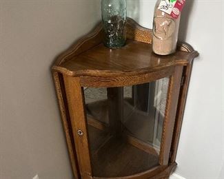 Darling corner curio