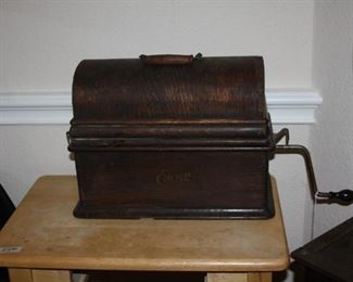 1905 Edison Standard Wind-Up Phonograph