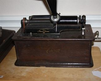 1905 Edison Standard Wind-Up Phonograph