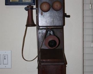 Reproduction telephone BELL Telephone wall mounted with earpiece and crank