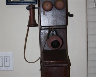 Reproduction telephone BELL Telephone wall mounted with earpiece and crank