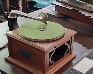 Symphonion disc player not sure if it works nice case