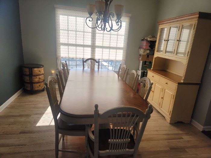 Bayville Estate Sale Furniture, Decor, Lamps,... starts on 12/30/2022