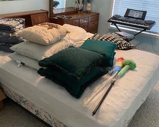 Throw Pillows, Linens, Queen Bed