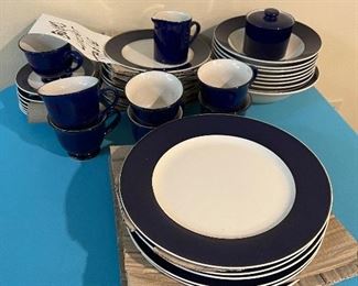 New every day where dining set