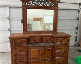 Broyhill  Gentlemens dresser and mirror