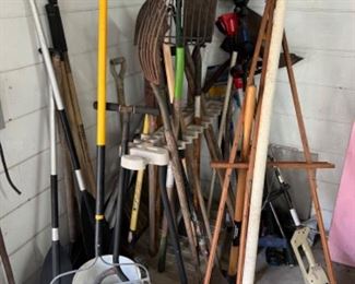 Long handled gardening tools