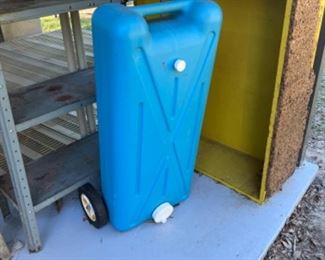 Portable water tank